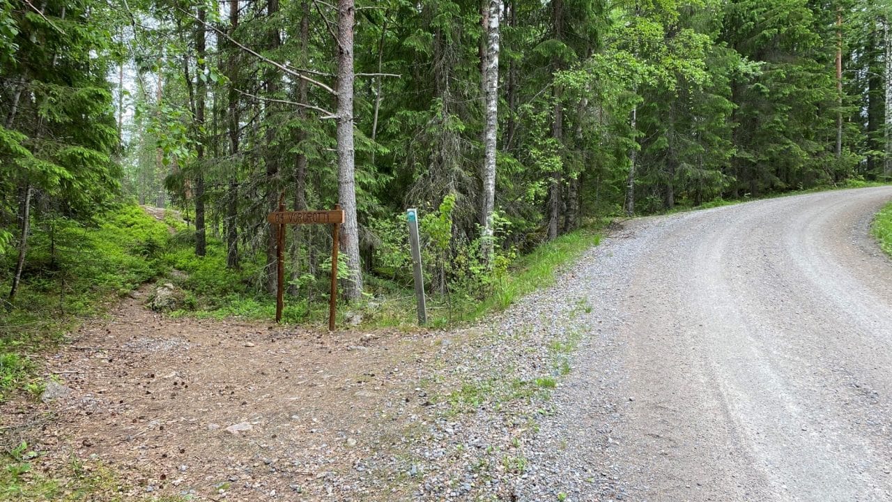 Vororotin opastekyltti kohteessa